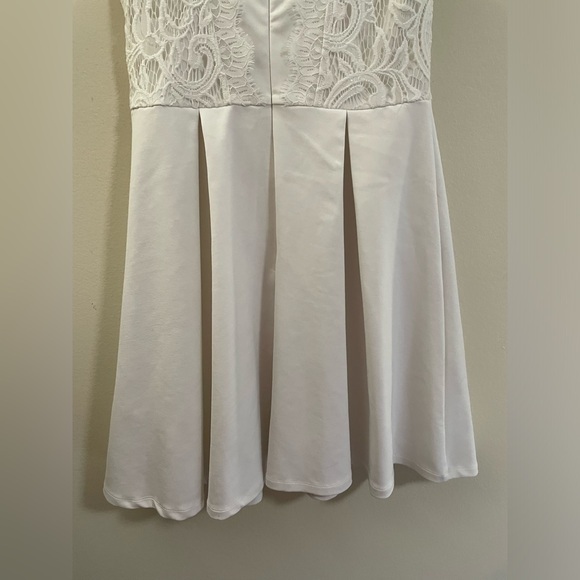 Francesca’s Sweetheart Lace Yoke Sleeveless Mini Dress in White - S‎ - Picture 7 of 10